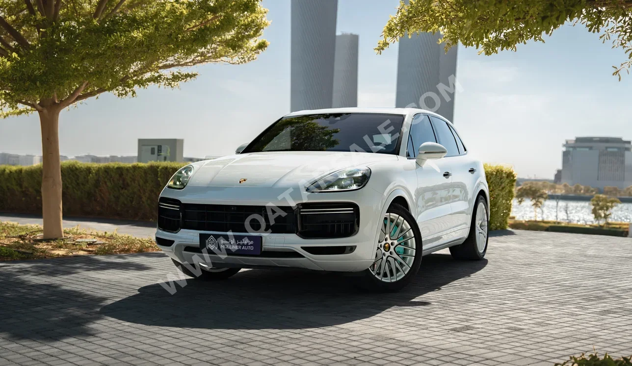 بورش كيان توربو 2018 اوتوماتيك 132,000 كم 8 سلندر دفع رباعي اس يو في أبيض