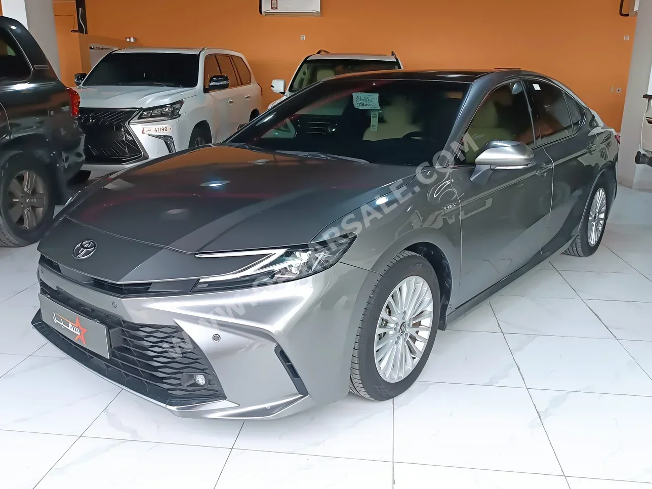 تويوتا  كامري  جي ال  2025  اوتوماتيك  65,000 كم  4 سلندر  سحب امامي  سيدان  رمادي  تحت الضمان