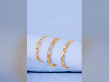 الذهب اساور  ايطاليا  نسائي  حسب الوزن  10.11 غرام  تعبيري  ضمان الصيانة  توصيل مجاني  ذهب أصفر  عيار 18