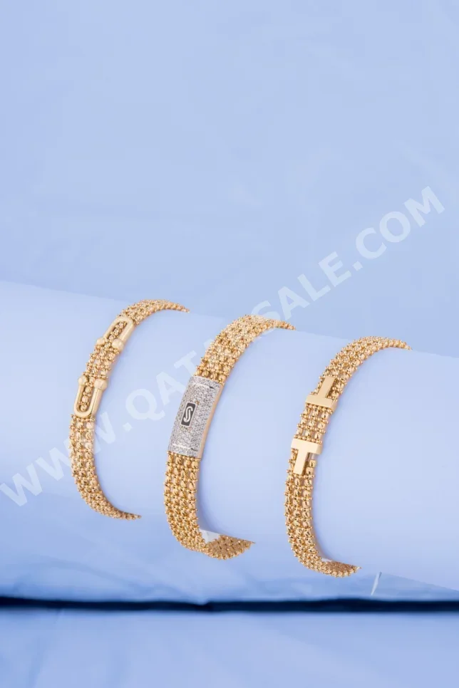 الذهب اساور  ايطاليا  نسائي  حسب الوزن  10.11 غرام  تعبيري  ضمان الصيانة  توصيل مجاني  ذهب أصفر  عيار 18