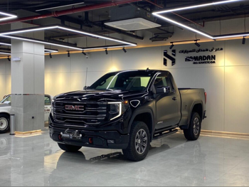 جي ام سي  سييرا  اي تي 4  2025  اوتوماتيك  25,000 كم  8 سلندر  دفع رباعي  بيكب  أسود  تحت الضمان