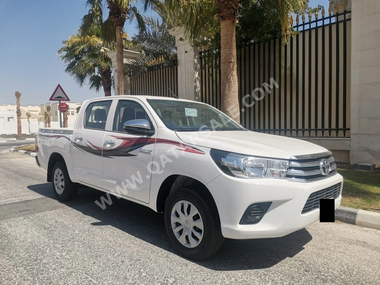 تويوتا  هاي لوكس  بيك اب  أبيض  2025