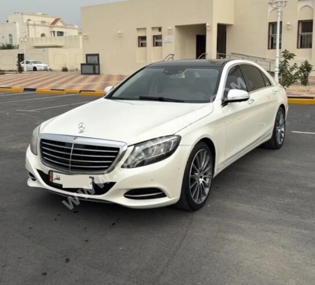 مرسيدس - بنز اس - كلاس 400 2015 اوتوماتيك 215,000 كم 6 سلندر دفع خلفي سيدان أبيض لؤلؤي
