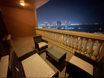 أثاث اخارجي - بنى  - طاولة مع كراسي  -عدد المقاعد 4