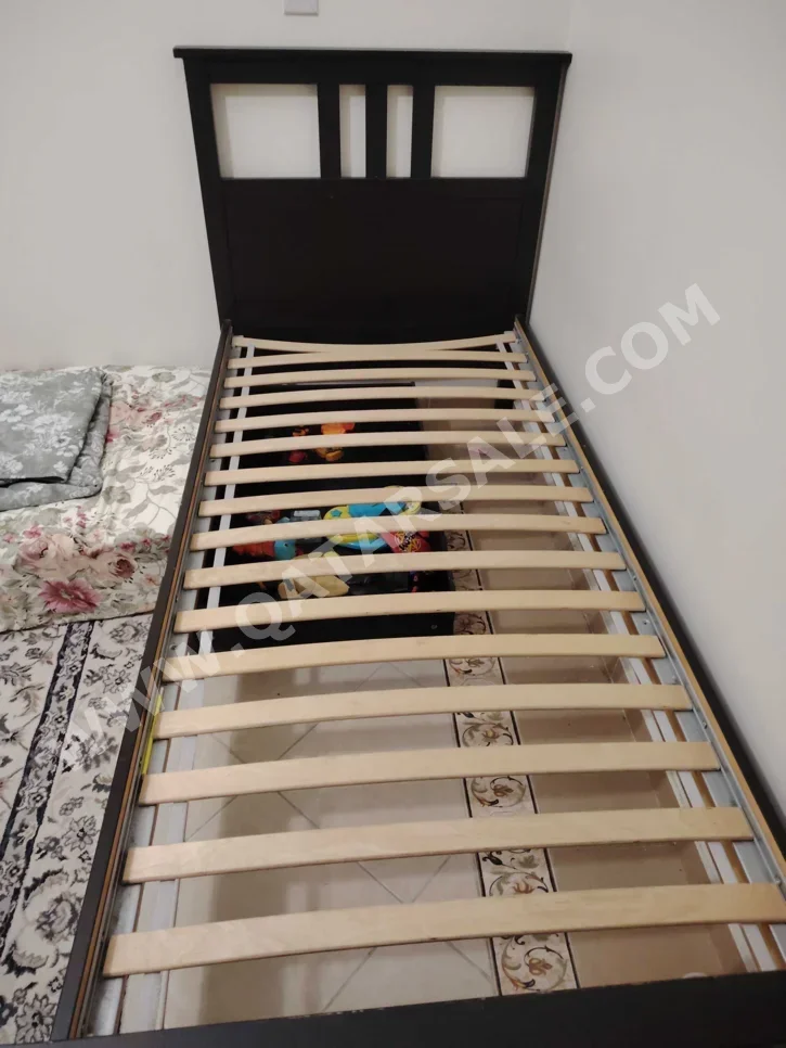 الأسّرة - ايكيا  - فردي  - أسود