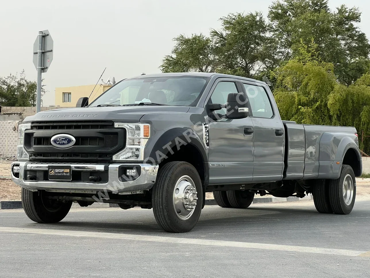 فورد أف 550 2022 اوتوماتيك 100,000 كم 8 سلندر دفع رباعي بيكب رمادي