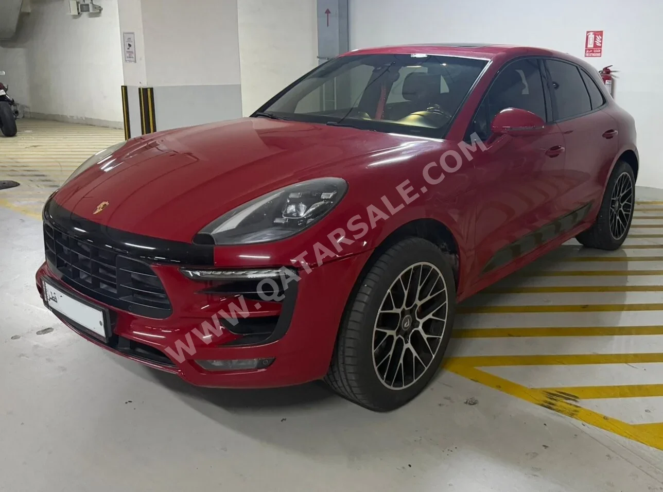بورش ماكان جي تي اس 2017 اوتوماتيك 88,000 كم 6 سلندر دفع رباعي اس يو في أحمر