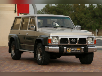 نيسان  باترول  سفاري  1993  عادي  109,000 كم  6 سلندر  دفع رباعي  اس يو في  رمادي