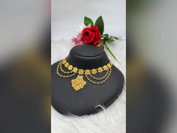 الذهب طقم  البحرين  نسائي  حسب الوزن  35.12 غرام  بدون حجر  ضمان الصيانة  توصيل مجاني  ذهب أصفر  عيار 21