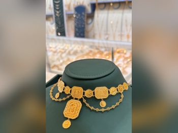 الذهب طقم  البحرين  نسائي  حسب الوزن  35.3 غرام  بدون حجر  ضمان الصيانة  توصيل مجاني  ذهب أصفر  عيار 21