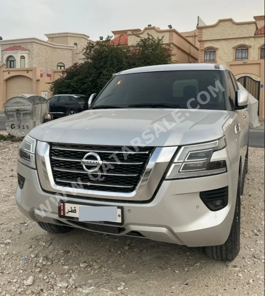 نيسان  باترول  اس اي  2020  اوتوماتيك  240,000 كم  6 سلندر  دفع رباعي  اس يو في  فضي