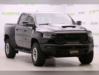 دودج  رام  1500 ار اتش او  2025  اوتوماتيك  25,000 كم  6 سلندر  دفع رباعي  بيكب  أسود  تحت الضمان