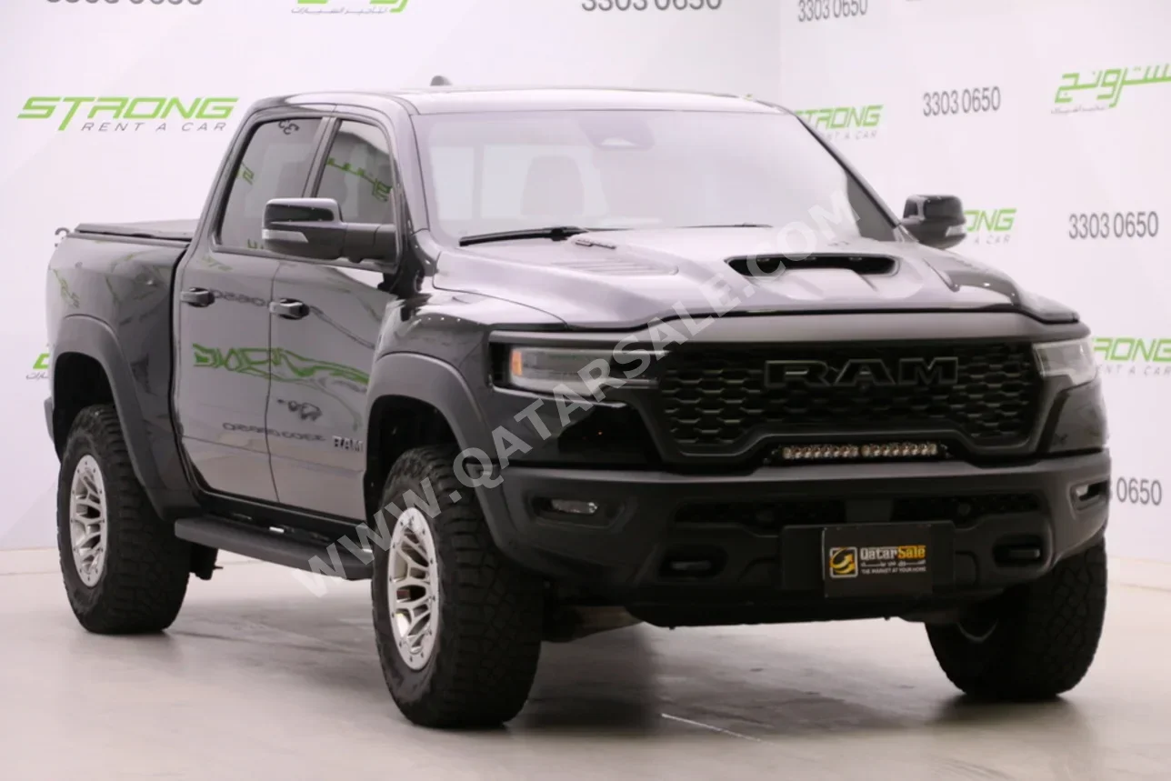 دودج  رام  1500 ار اتش او  2025  اوتوماتيك  25,000 كم  6 سلندر  دفع رباعي  بيكب  أسود  تحت الضمان