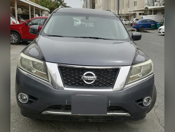نيسان  باثفايندر  اس في  2014  اوتوماتيك  161,650 كم  6 سلندر  دفع كلي مستمر  اس يو في  رمادي غامق