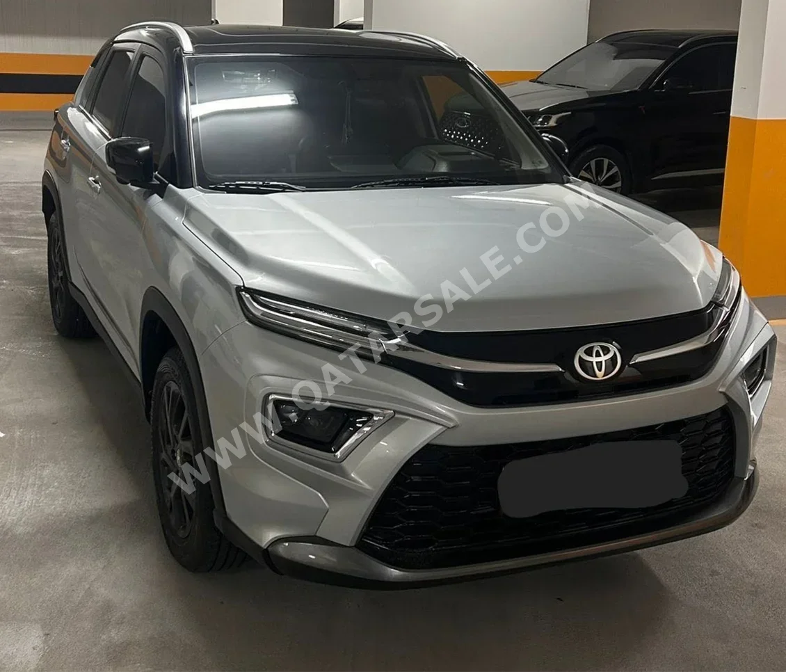 تويوتا  اوربان كروزر  2024  اوتوماتيك  23,500 كم  4 سلندر  سحب امامي  اس يو في  أسود و رمادي  تحت الضمان
