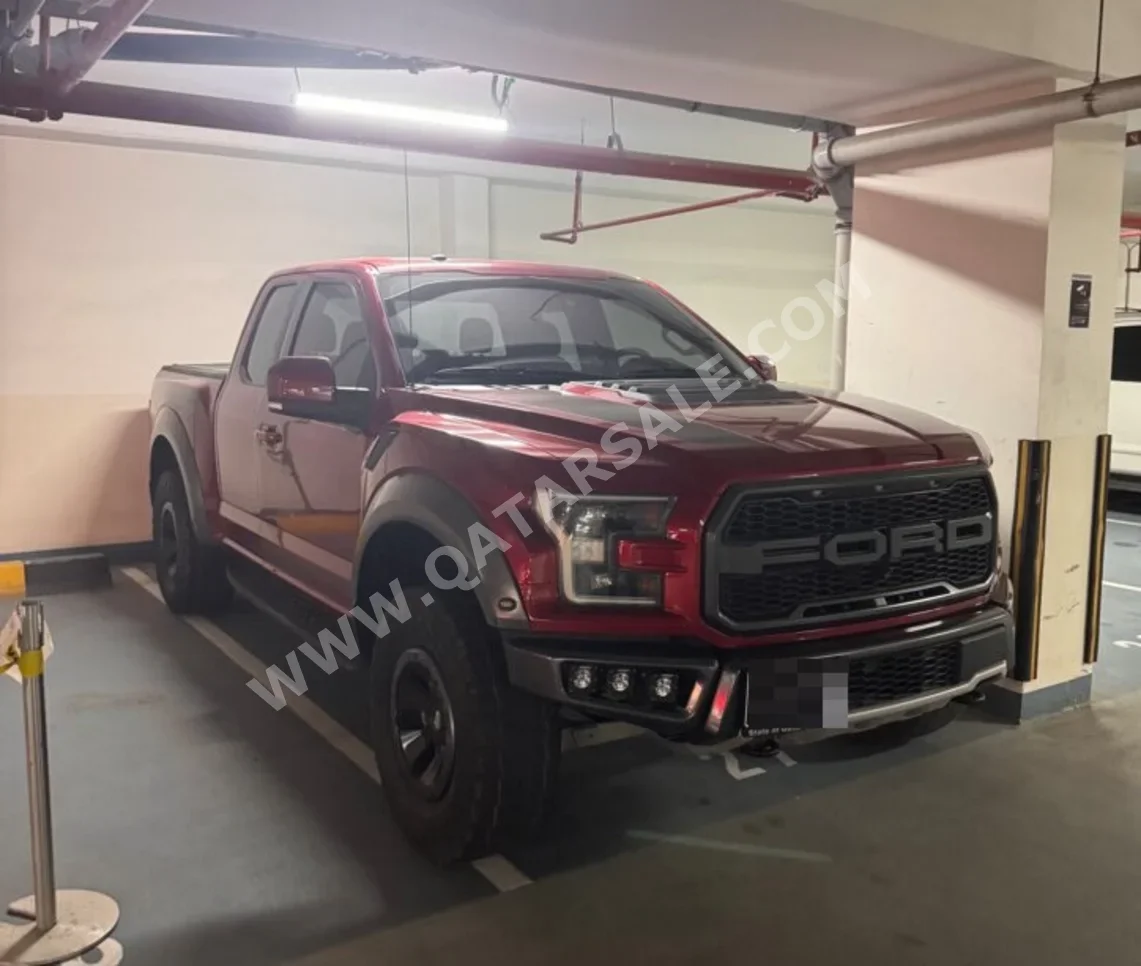 فورد  رابتر  2017  اوتوماتيك  121,300 كم  6 سلندر  دفع رباعي  بيكب  أحمر غامق