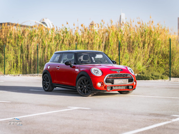 Mini  Cooper  S  2017  Automatic  112,000 Km  4 Cylinder  Front Wheel Drive (FWD)  Hatchback  Red