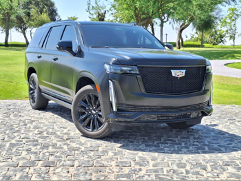 كاديلاك  اسكيليد  600  2022  اوتوماتيك  82,000 كم  8 سلندر  دفع كلي مستمر  اس يو في  أسود