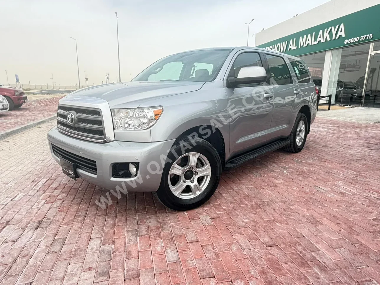 Toyota  Sequoia  SR5  2013  Automatic  296,000 Km  8 Cylinder  Four Wheel Drive (4WD)  SUV  Silver