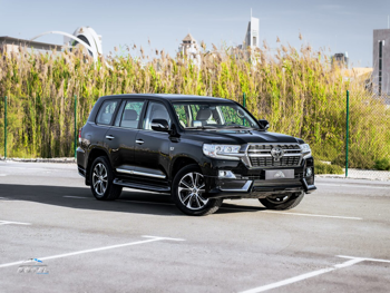 تويوتا  لاند كروزر  في اكس ار - غراند تورينغ اس  2020  اوتوماتيك  130,000 كم  8 سلندر  دفع رباعي  اس يو في  أسود