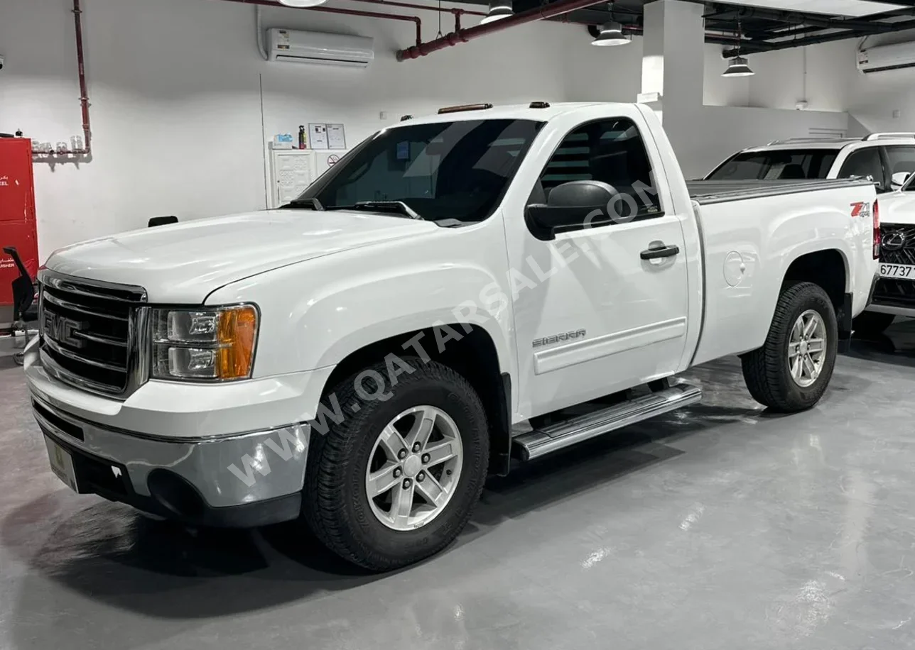 GMC  Sierra  1500  2012  Automatic  211,232 Km  8 Cylinder  Four Wheel Drive (4WD)  Pick Up  White