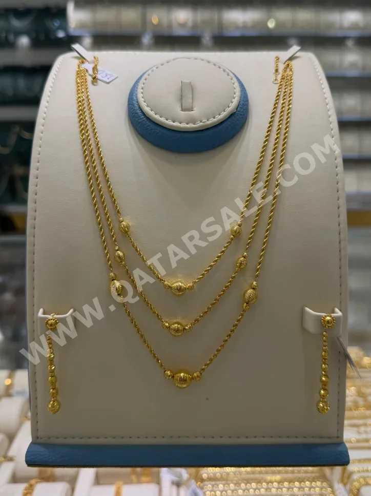 الذهب طقم  ايطاليا  نسائي  حسب القطعة ( ديزاينرز)  بدون حجر  ضمان الصيانة  توصيل مجاني  ذهب أصفر  عيار 21