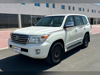 تويوتا  لاند كروزر  جي اكس ار  2012  اوتوماتيك  455,180 كم  8 سلندر  دفع رباعي  اس يو في  أبيض