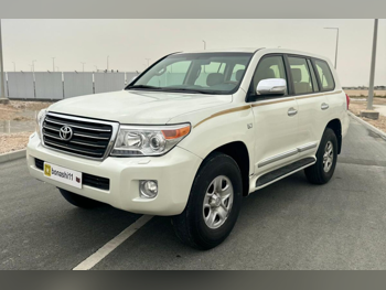 تويوتا  لاند كروزر  جي اكس ار  2015  اوتوماتيك  217,586 كم  8 سلندر  دفع رباعي  اس يو في  أبيض