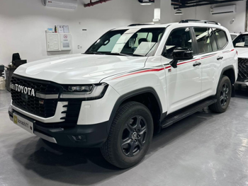 تويوتا  لاند كروزر  جي ار سبورت توين تيربو  2022  اوتوماتيك  176,173 كم  6 سلندر  دفع رباعي  اس يو في  أبيض