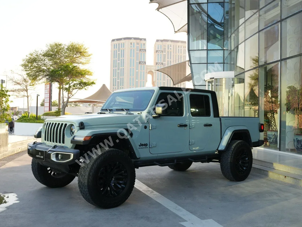جييب جلاديتور سبورت 2023 اوتوماتيك 65,000 كم 6 سلندر دفع رباعي بيكب ازرق