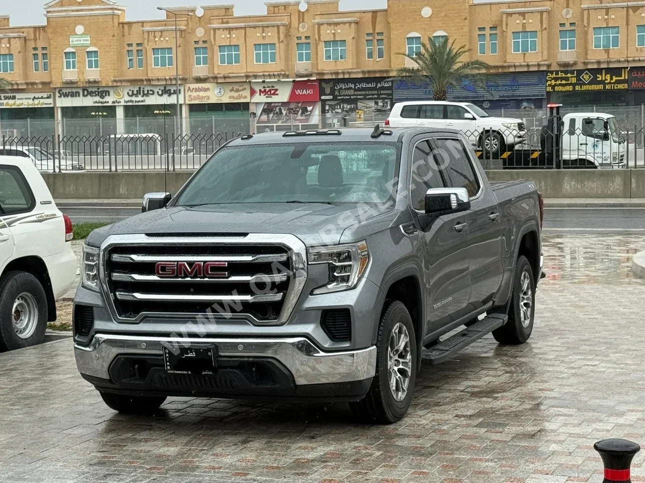 GMC  Sierra  SLE  2021  Automatic  90,000 Km  8 Cylinder  Four Wheel Drive (4WD)  Pick Up  Gray