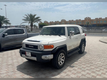 Toyota  FJ Cruiser  2017  Automatic  180,000 Km  6 Cylinder  Four Wheel Drive (4WD)  SUV  White