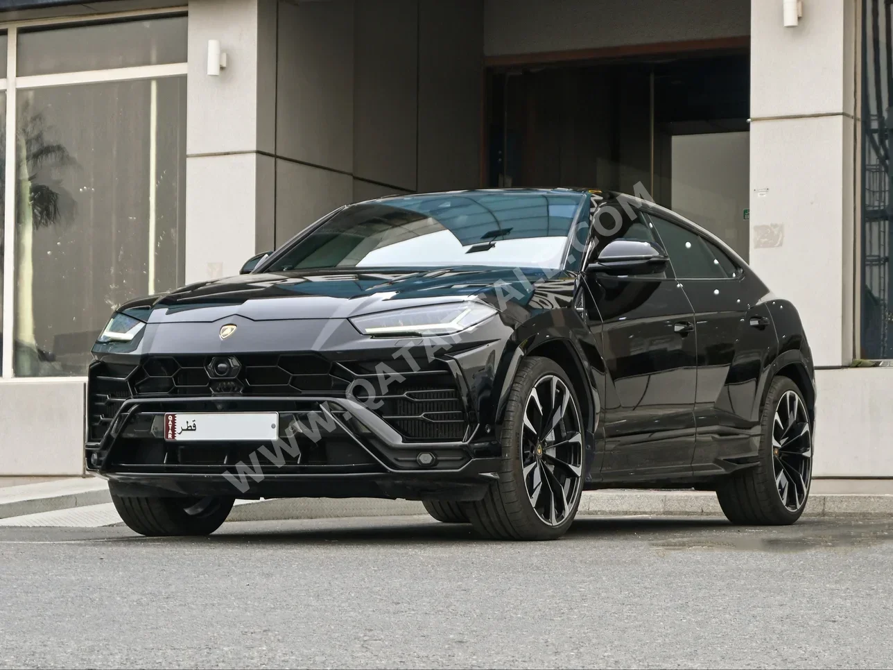 Lamborghini  Urus  2020  Automatic  98,000 Km  8 Cylinder  All Wheel Drive (AWD)  SUV  Black