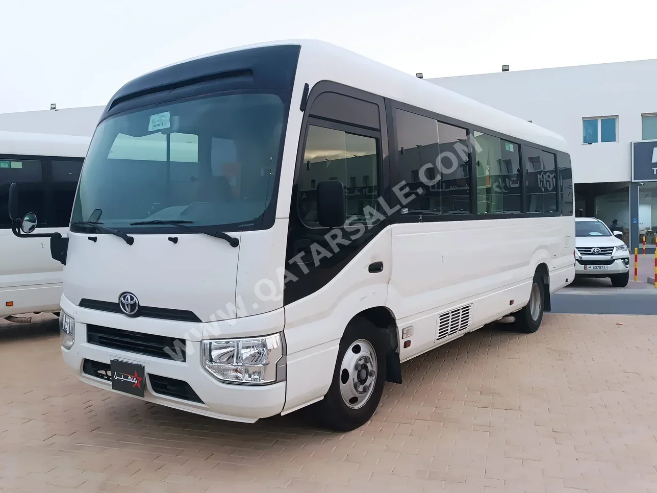 تويوتا  كوستر  2022  عادي  268,000 كم  4 سلندر  دفع خلفي  فان \ باص  أبيض