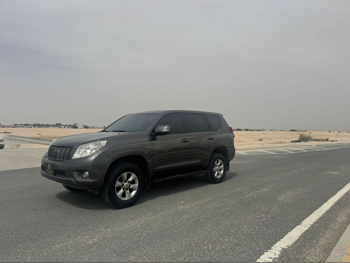 تويوتا  برادو  تي اكس ال  2012  اوتوماتيك  256,000 كم  6 سلندر  دفع رباعي  اس يو في  رمادي