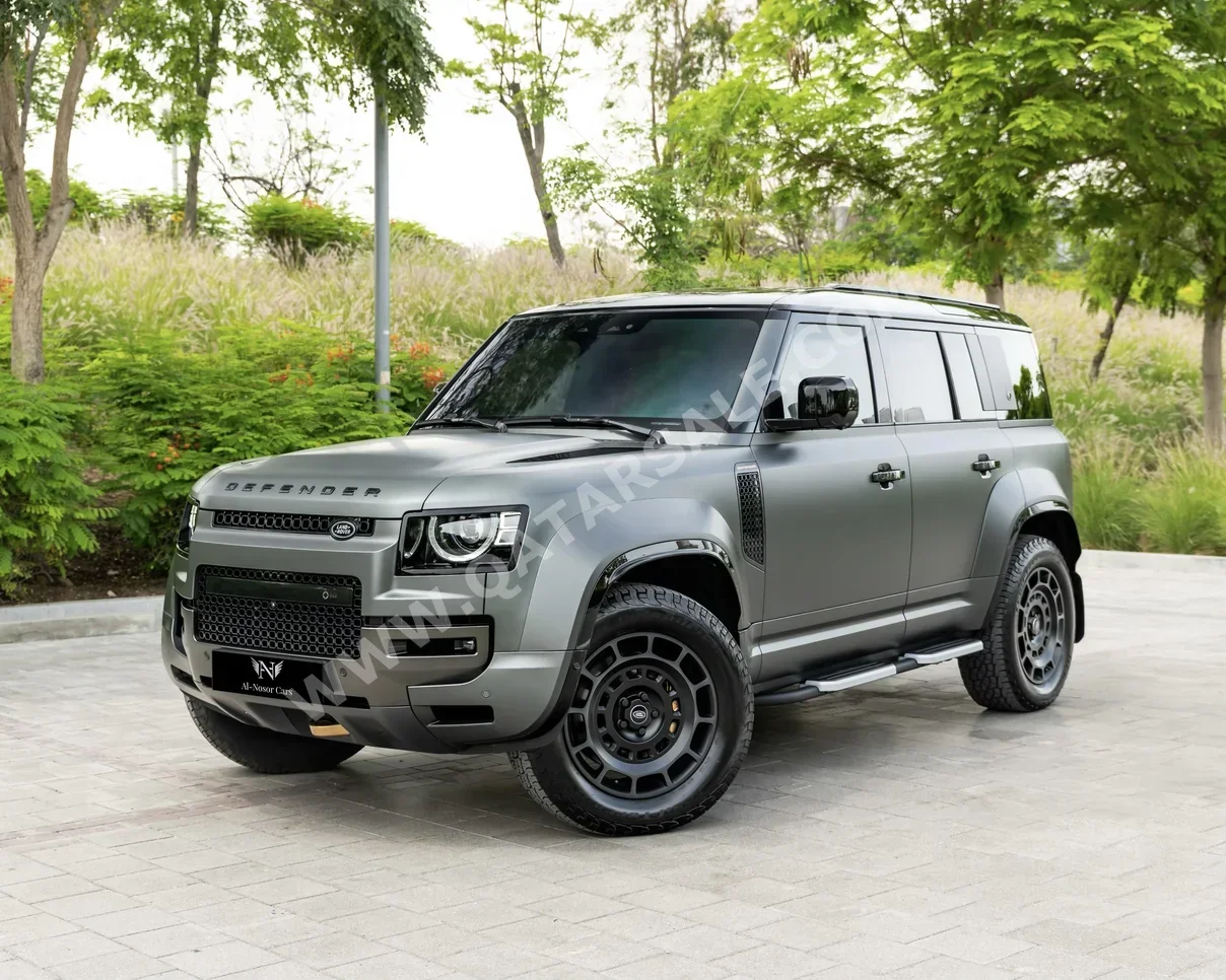 Land Rover Defender Octa 2025 Automatic 2,000 Km 8 Cylinder Four Wheel Drive (4WD) SUV Green With Warranty