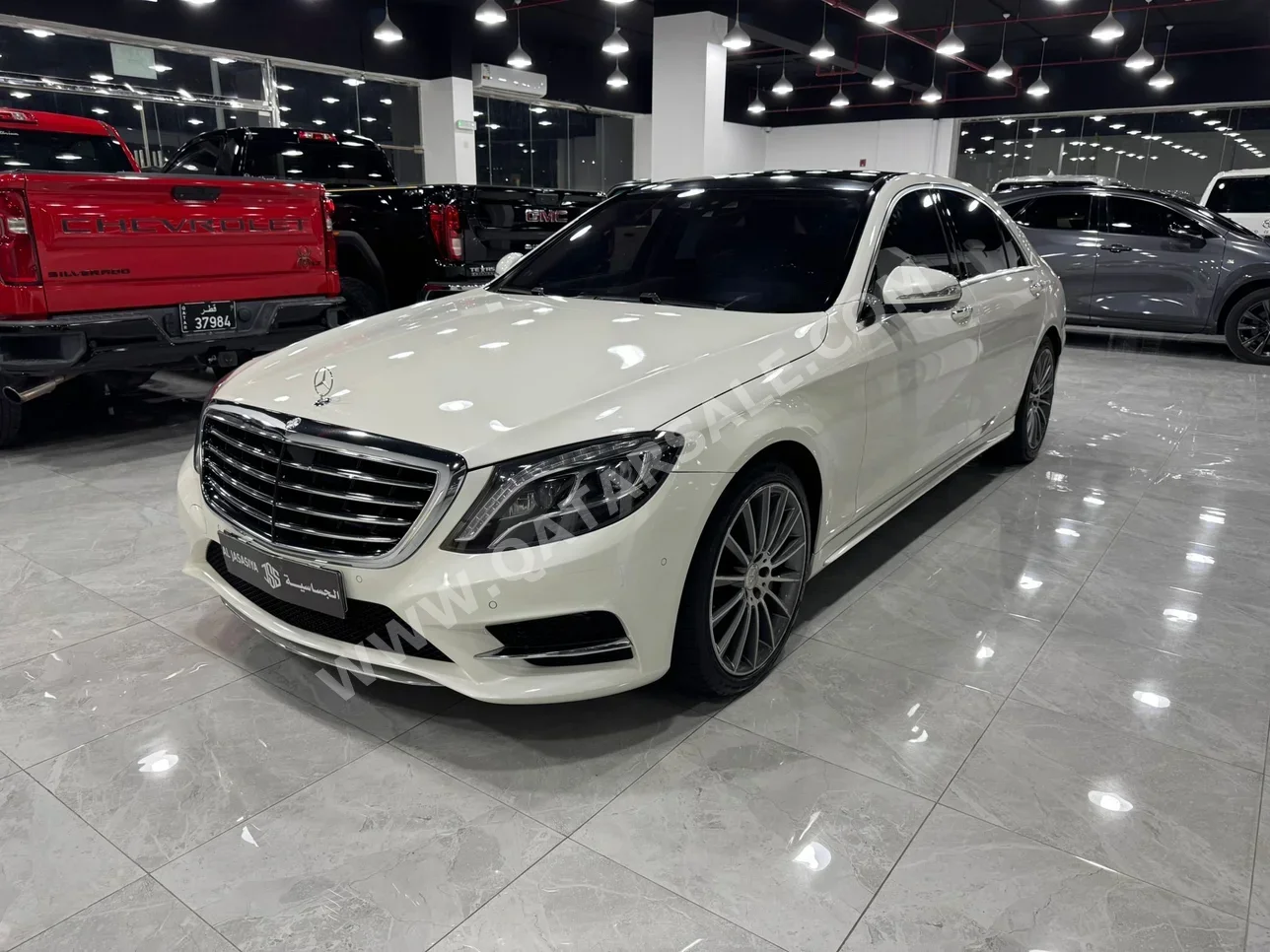 Mercedes-Benz  S-Class  400  2015  Automatic  200,000 Km  6 Cylinder  Rear Wheel Drive (RWD)  Sedan  White