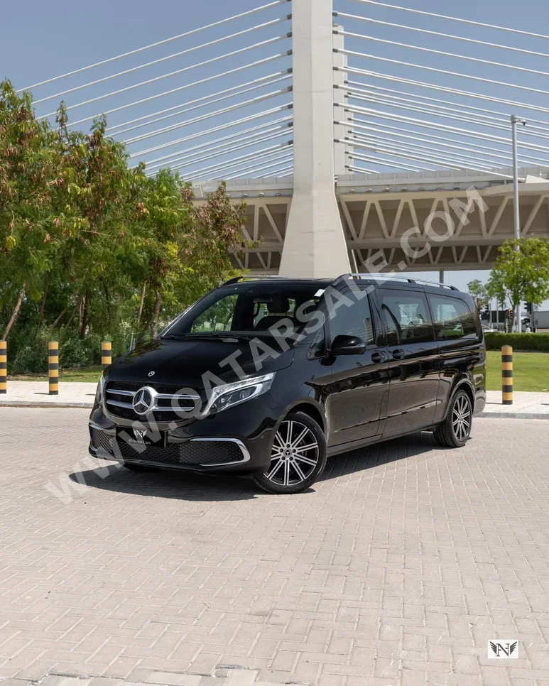 Mercedes-Benz V-Class 250 2022 Automatic 20,000 Km 4 Cylinder Rear Wheel Drive (RWD) Van / Bus Black