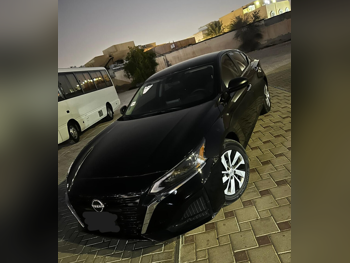 نيسان  ألتيما  2.5 اس ال  2025  اوتوماتيك  1,000 كم  4 سلندر  دفع خلفي  سيدان  أسود