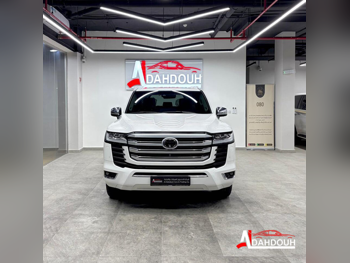 Toyota  Land Cruiser  VXR  2022  Automatic  81,000 Km  6 Cylinder  Four Wheel Drive (4WD)  SUV  White  With Warranty