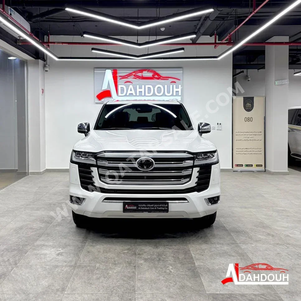 تويوتا  لاند كروزر  في اكس ار  2022  اوتوماتيك  81,000 كم  6 سلندر  دفع رباعي  اس يو في  أبيض  تحت الضمان