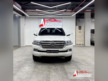 Toyota  Land Cruiser  VXR  2018  Automatic  259,000 Km  8 Cylinder  Four Wheel Drive (4WD)  SUV  White