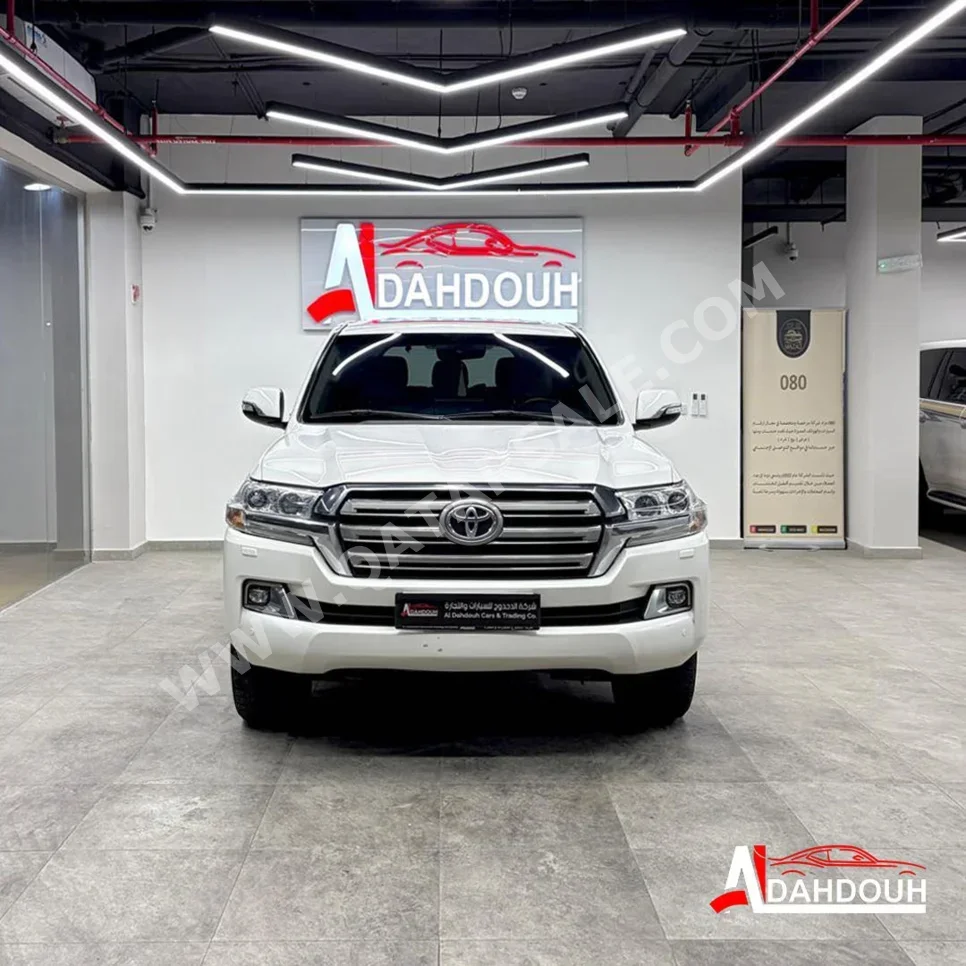 تويوتا  لاند كروزر  في اكس ار  2018  اوتوماتيك  259,000 كم  8 سلندر  دفع رباعي  اس يو في  أبيض