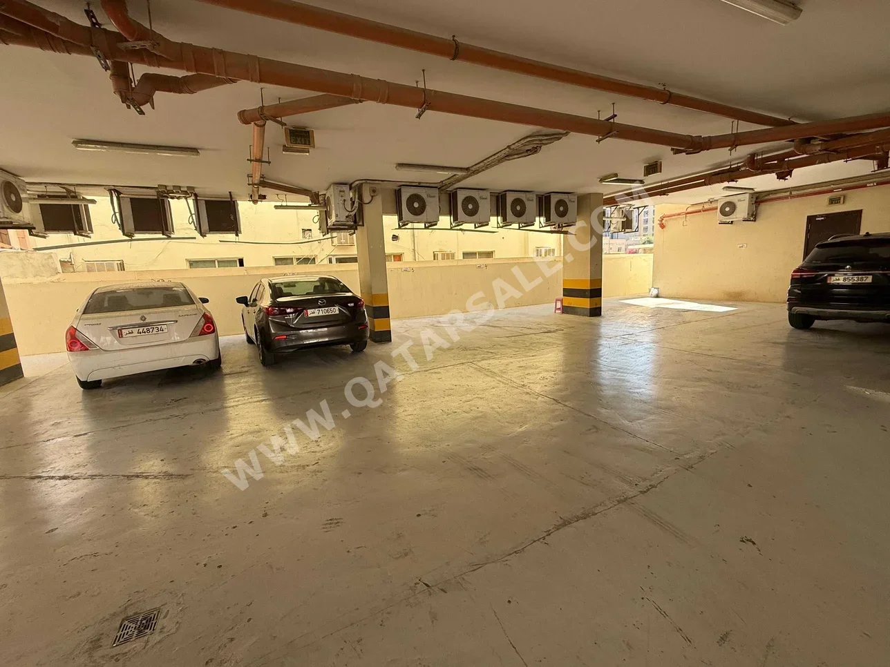 3 Bedrooms  Apartment  For Rent  in Doha -  Fereej Bin Mahmoud  Not Furnished
