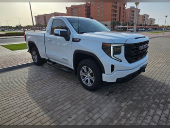 جي ام سي  سييرا  1500  2025  اوتوماتيك  6,000 كم  8 سلندر  دفع رباعي  بيكب  أبيض  تحت الضمان