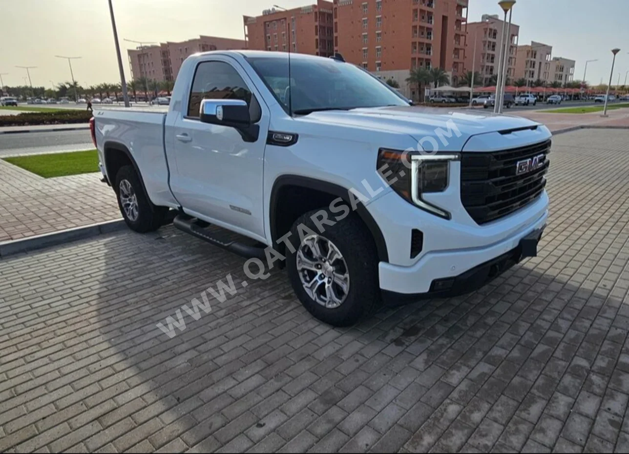جي ام سي  سييرا  1500  2025  اوتوماتيك  6,000 كم  8 سلندر  دفع رباعي  بيكب  أبيض  تحت الضمان