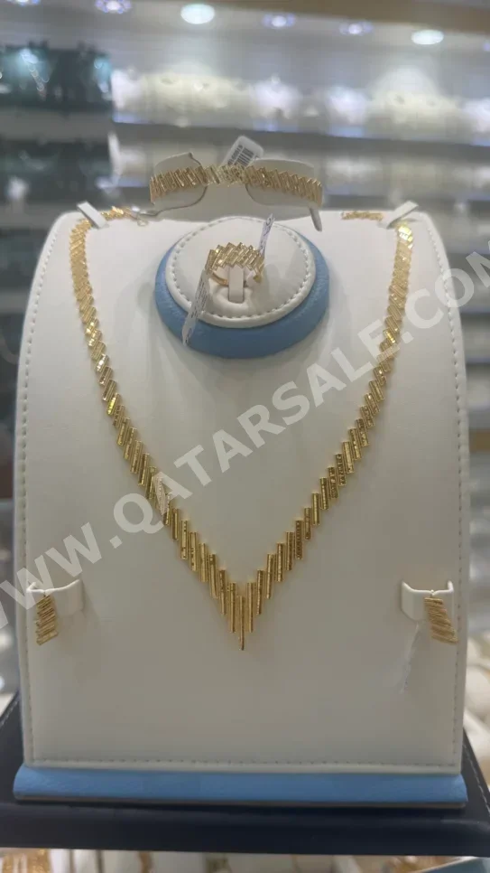 الذهب طقم  البحرين  نسائي  حسب الوزن  29.87 غرام  بدون حجر  ضمان الصيانة  توصيل مجاني  ذهب أصفر  عيار 21