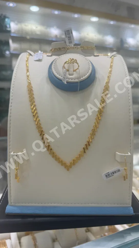 الذهب طقم  البحرين  نسائي  حسب الوزن  22.41 غرام  طوق  ضمان الصيانة  توصيل مجاني  ذهب أصفر  عيار 21