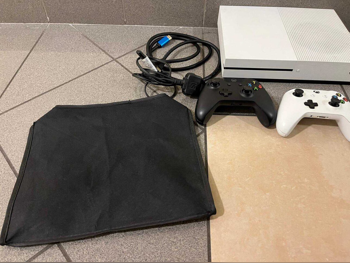 Video Games Consoles - Microsoft - Xbox One S - 1 TB -Included Controllers: 2