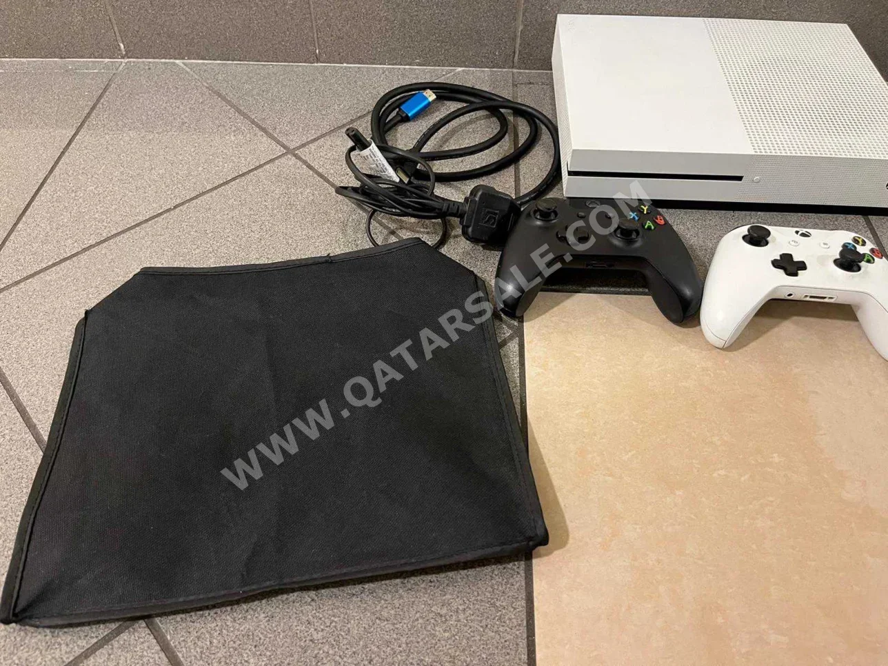 Video Games Consoles - Microsoft - Xbox One S - 1 TB -Included Controllers: 2